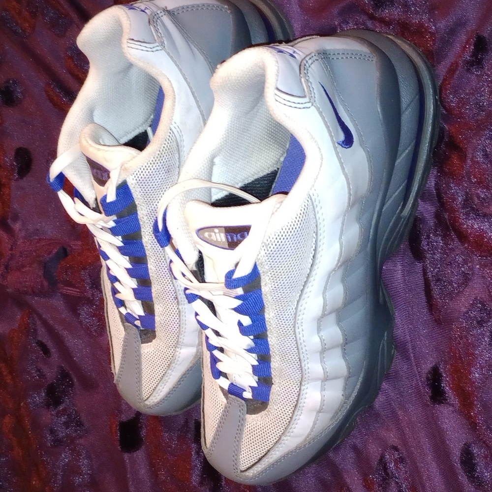 Air max 95 size 6 youth (or ladies 8)